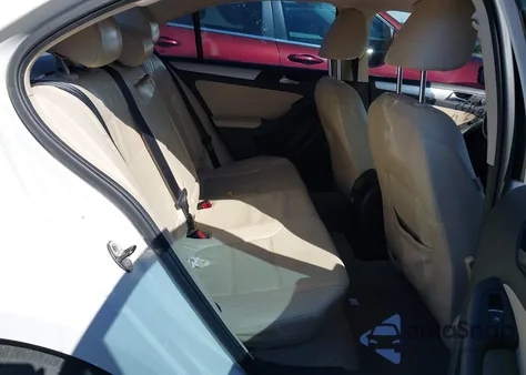 2013 Volkswagen Jetta 2.5L Se z USA, uszkodzony, nr VIN 3VWDX7AJ2DM363025